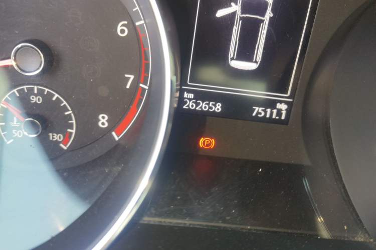 Used Volkswagen Touran 2018 Volkswagen Touran L 280TSI DSG Comfort Edition 7 Seats China V Emission Standard Odometer Close Up