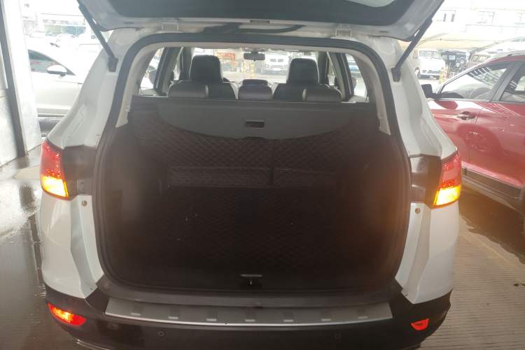 Used Dongfeng Aeolus AX7 2017 2.0L Automatic Zhiyu Trim Trunk