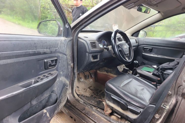 Used Dongfeng Fengon 330 2014 1.5L Manual Standard Edition DK15-02 Driver Seat