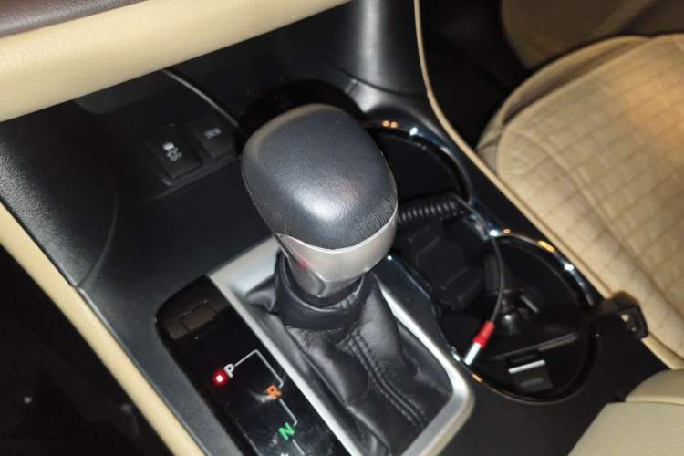 Used Toyota Highlander 2018 2.0T Four-Wheel Drive Luxury Version 7 Seats China VI Standard Gear Lever