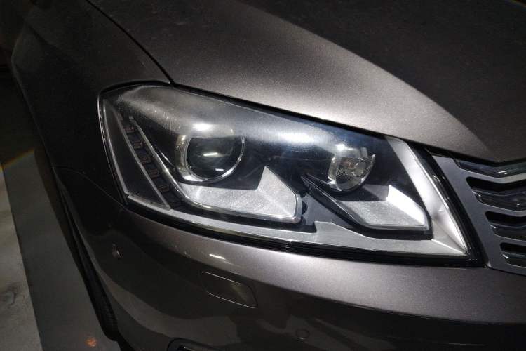 Used Volkswagen Magotan 2012 Facelift 1.8TSI Prestige Model Right Front Headlight