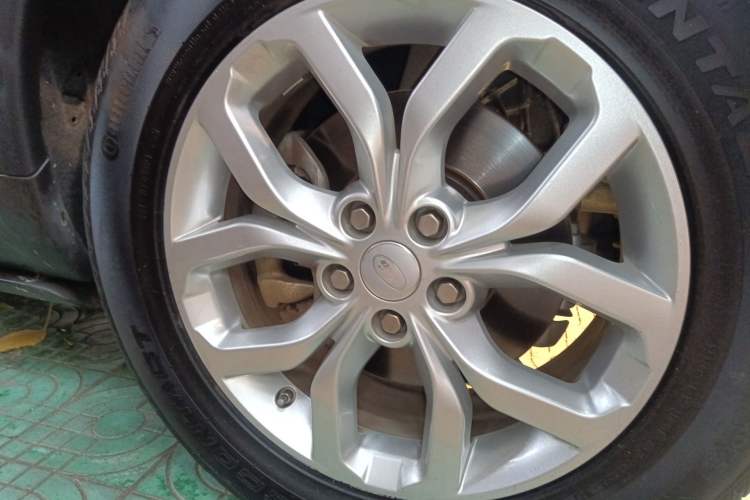 Used Land Rover Discovery 2020 2.0T SE Right Front Wheel Hub