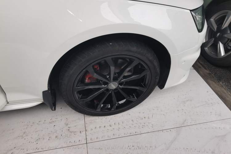 Used Audi A4L 2019 40 TFSI Fashion Edition China VI Emission Standard Right Rear Wheel Hub