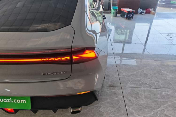 Used CHANGAN UNI-V 2022 1.5T Prestige Version
