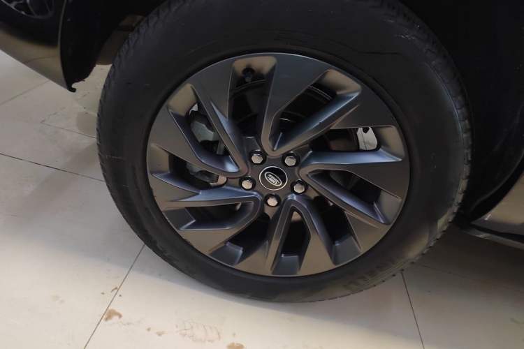 Used Land Rover Discovery 2023 Revised Version 360 PS R-Dynamic S