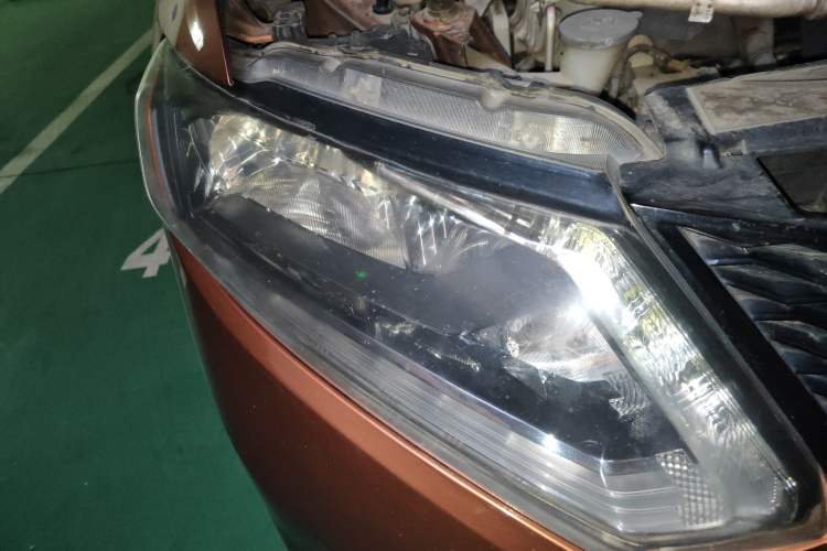 Used Nissan X-Trail 2014 2.5L CVT Leading Edition 4WD Right Front Headlight