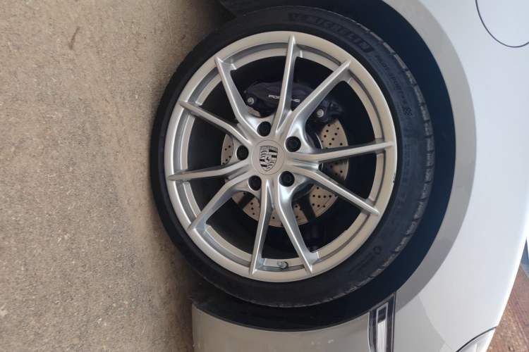 Used Porsche 718 2022 Boxster 2.0T Right Front Wheel Hub