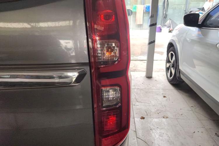 Used Jinbei Gold Hiace 2021 1.5L Passenger Van Travel Lion 6-Seater