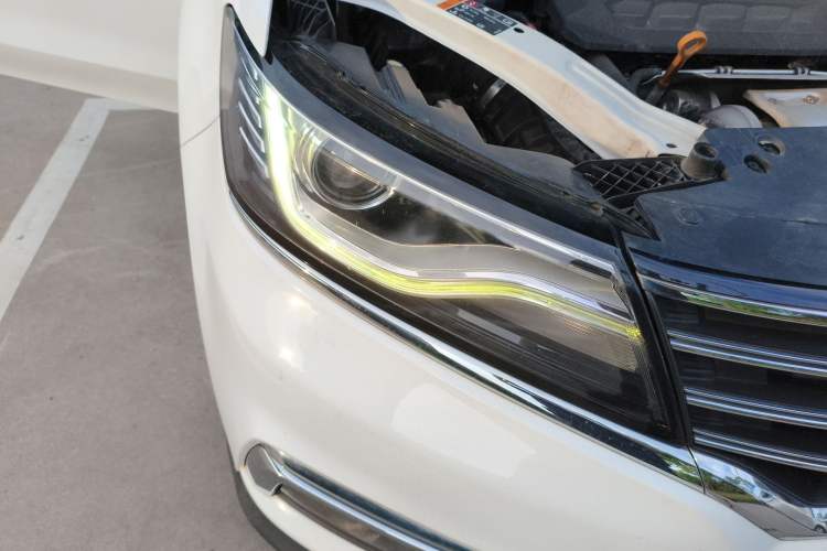 Used Roewe RX5 2016 30T Two-Wheel Drive Automatic Internet Smart Edition Right Front Headlight