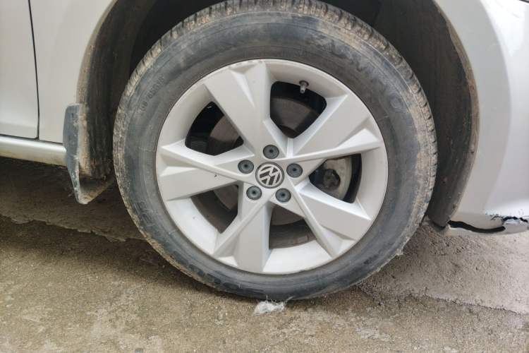 Used Volkswagen Bora 2015 Value Edition 1.6L Manual Fashionable Style
