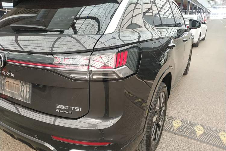 Used Volkswagen Tayron 2023 Revised Version 380TSI All-Wheel Drive R-Line High-Energy Edition Right Rear Taillight