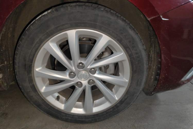 Used Buick Verano 2018 Sedan 15S Automatic Leading Model Right Front Wheel Hub