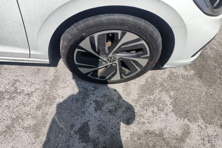 Used Volkswagen Bora 2023 280TSI DSG Prestige Edition Right Front Wheel Hub