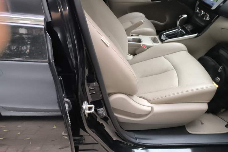 Used Nissan Sylphy 2019 1.6XV CVT Smart Connect Luxury Edition China VI Standard Right Front Seat