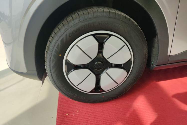 Used Geely Galaxy Geome 2026 Model 310km Youth Edition Left Front Wheel Hub