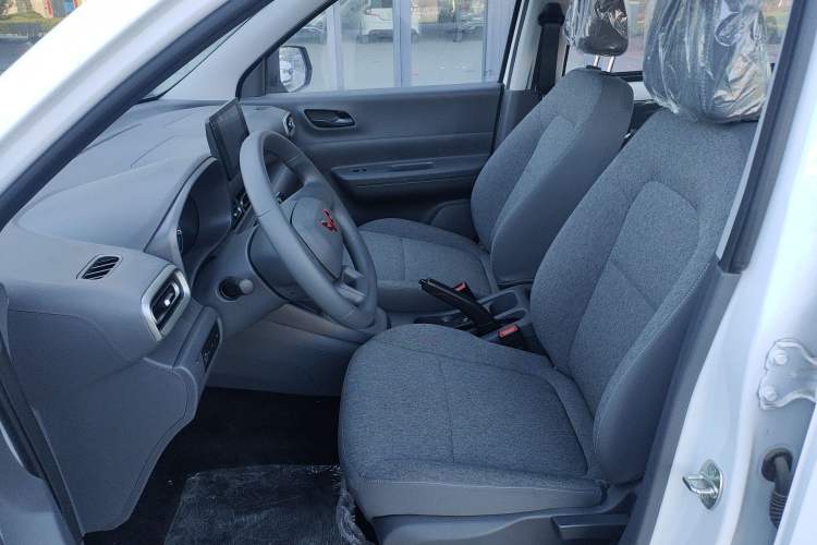 Used Wuling Hongguang New Energy 2024 All-Electric Model 300KM Standard Version Left Front Seat