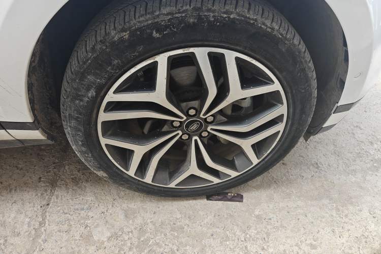 Used Land Rover Range Evoque 2020 249 PS R-DYNAMIC S Sport Edition Right Front Wheel Hub