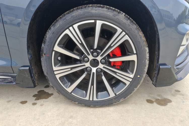 Used Geely Auto Preface 2025 Dongfang Yao 2.0TD Jin Chao Edition Right Front Wheel Hub