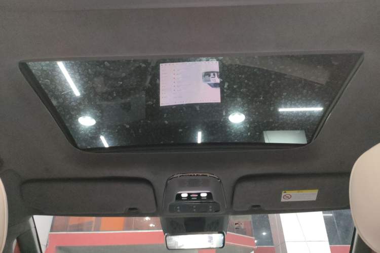 Used Zeekr 009 2024 7-Seater Walk-Through Version Four-Wheel Drive 108 kWh Headliner