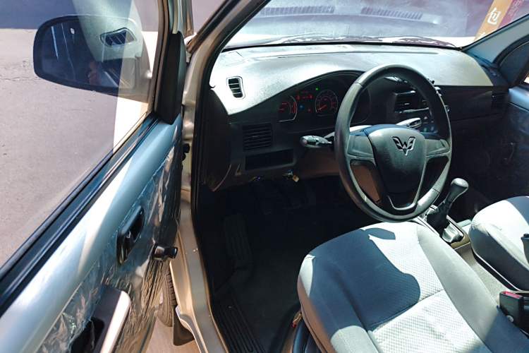 Used Wuling Rongguang 2021 1.5L Extended Basic Model Enclosed-Window Vehicle, 2-seater LAR
