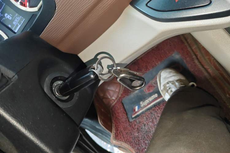 Used FORTHING Lingzhi 2019 Facelifted M5L 1.6L 7-Seater Base Model China VI Standard Vehicle Key