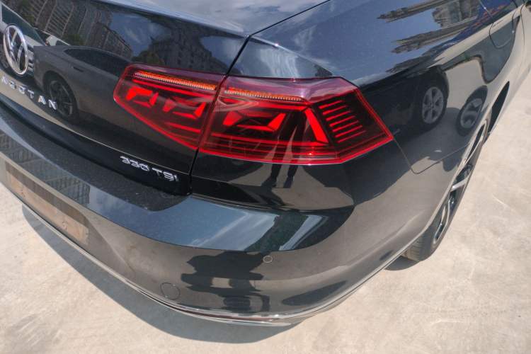 Used Volkswagen Magotan 2023 2 Million Units Limited Edition 330TSI DSG Leading Version Exterior 3