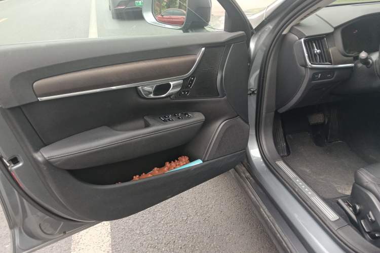 Used Volvo V90 2020 Cross Country T5 AWD Smart Range Edition Driver Seat