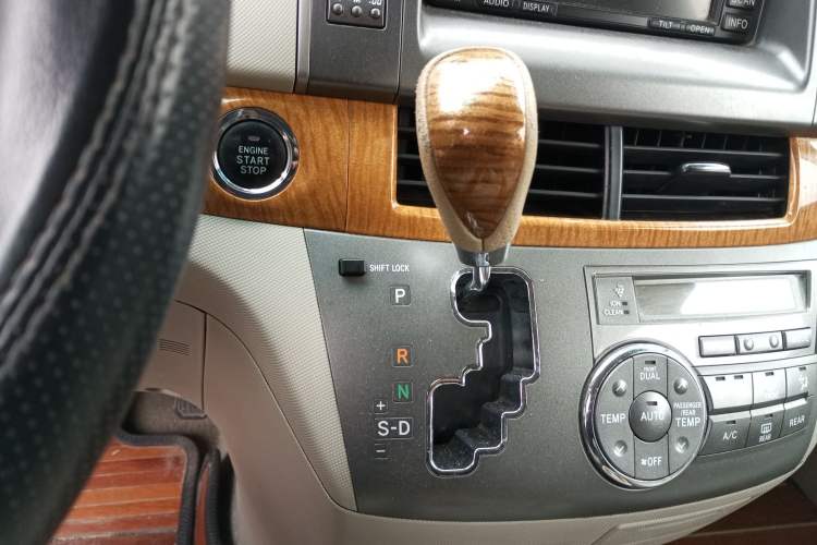 Used Toyota Previa 2007 3.5L 7-Seater Luxury Version
