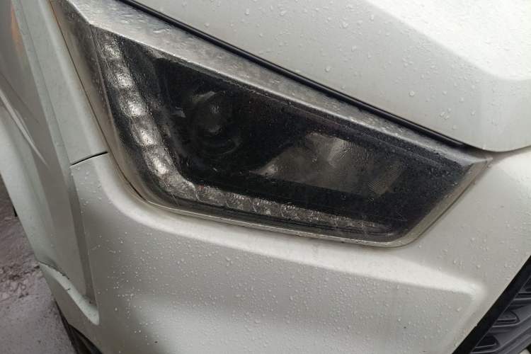 Used JMC Transit 2019 2.8T Commercial Version Short Wheelbase Mid-Roof 6-Seater China VI JX493 Right Front Headlight