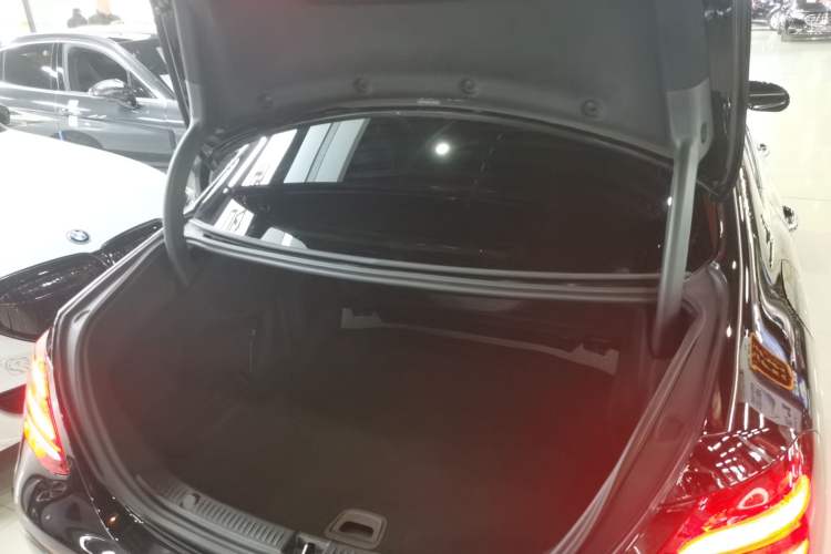 Used Mercedes-Benz E-Class 2019 E 260 L
