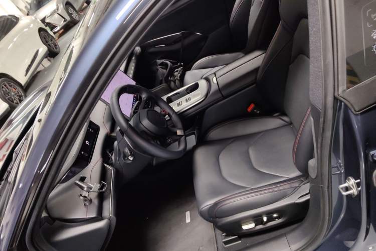 Used Xiaomi Auto SU7 2024 Rear-Drive Standard Founder Edition
