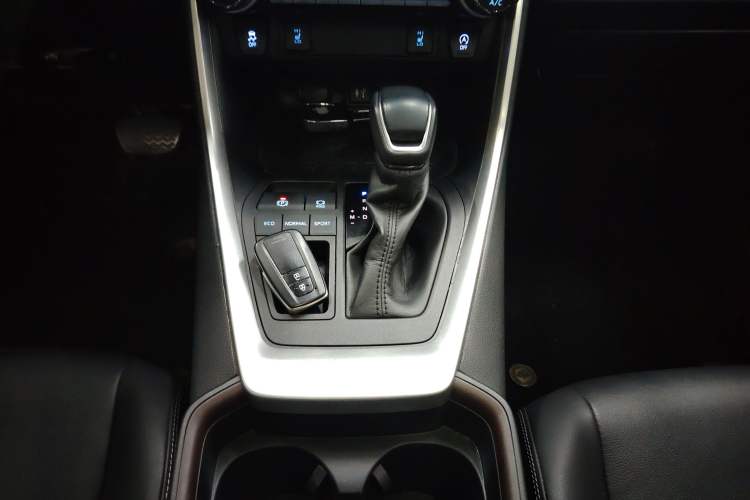 Used Toyota RAV4 2021 2.0L CVT Two-Wheel Drive Fashion PLUS Edition
