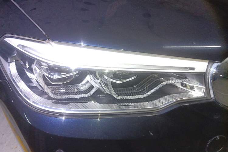 Used BMW 5 Series 2018 Restyled 530Li Luxury Edition M Sport Package Right Front Headlight