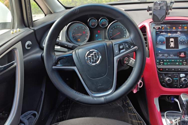 Used Buick GT 2012 XT 1.6L Automatic Fashion Edition Steering Wheel