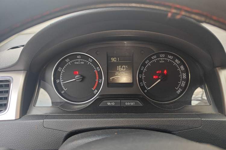 Used Skoda Rapid Spaceback 2014 1.6L Manual Enjoyment Edition
