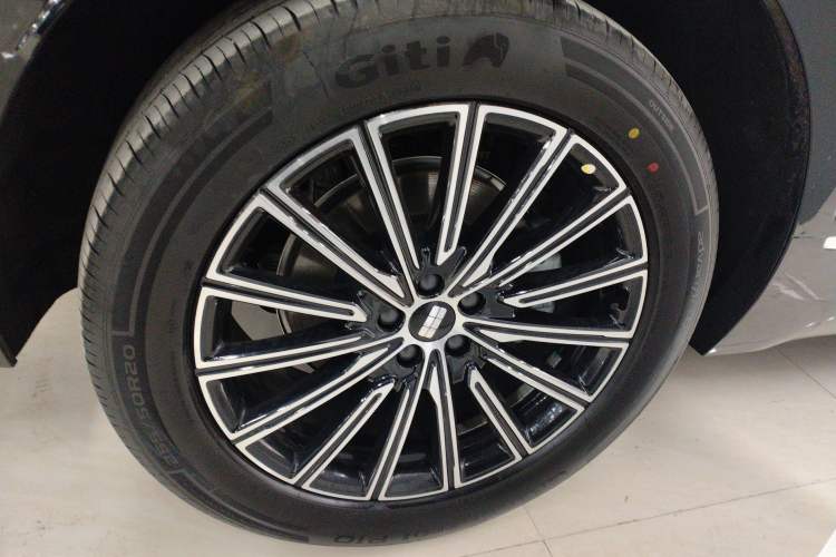 Used Geely Galaxy Galaxy M9 2025 Model 100km Two-Wheel-Drive Smart Navigation Edition