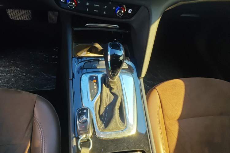 Used Buick Regal 2019 20T Elite Version China V Standard Gear Lever