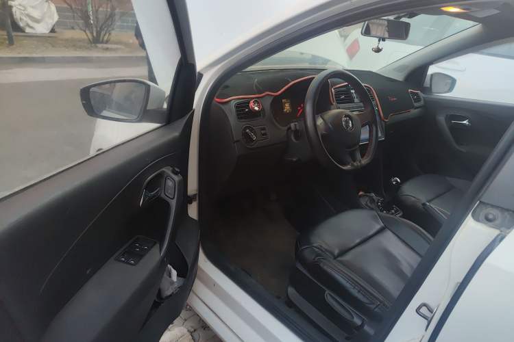 Used Volkswagen Polo 2016 1.4L Manual Fashion Model