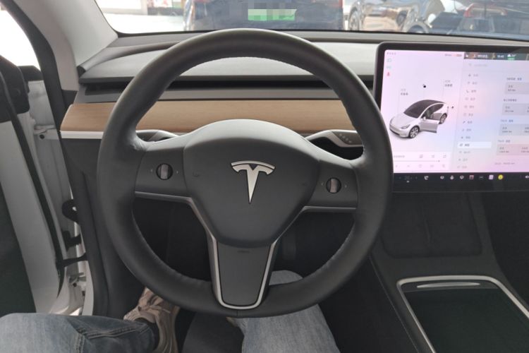 Used Tesla Model Y 2021 Long-Range All-Wheel-Drive Version Steering Wheel