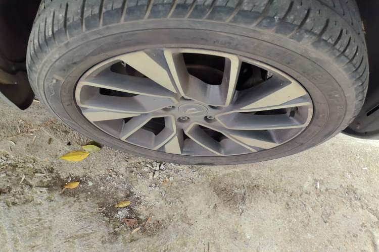 Used Jetta VS7 2020 1.4T Automatic Glory Edition Right Front Wheel Hub