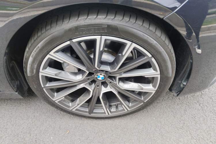 Used BMW 7 Series 2018 730Li Leading Model M Sport Package Right Front Wheel Hub
