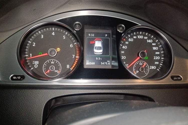 Used Volkswagen FAW-Volkswagen CC 2015 2.0 TSI Ultimate Model Odometer Close Up