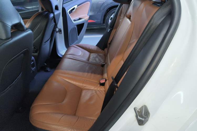 Used Volvo V60 2014 Restyled T5 Zhiya Edition