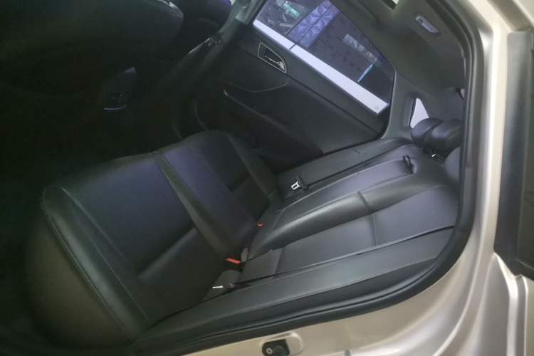 Used Hyundai Mistra 2014 1.8L Automatic Smart GLS Interior 4