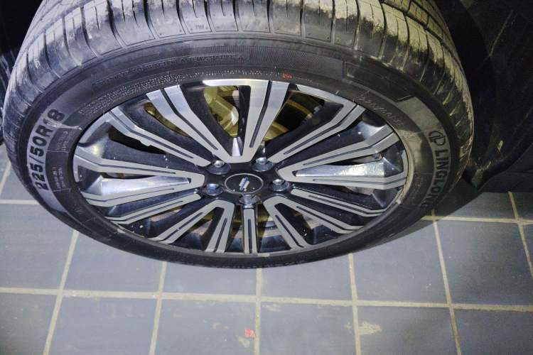 Used CHANGAN OSHAN X5 2021 1.5T DCT Prestige Edition Right Rear Wheel Hub