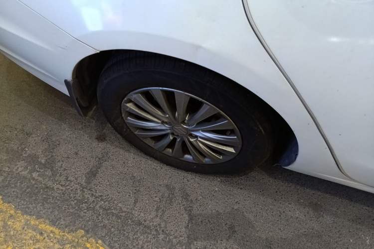 Used Suzuki Alivio 2015 1.6L Automatic Comfort Model Right Rear Wheel Hub