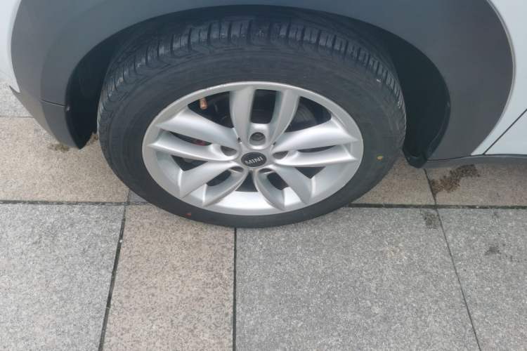 Used MINI Countryman 2014 1.6L COOPER Fun Left Front Wheel Hub