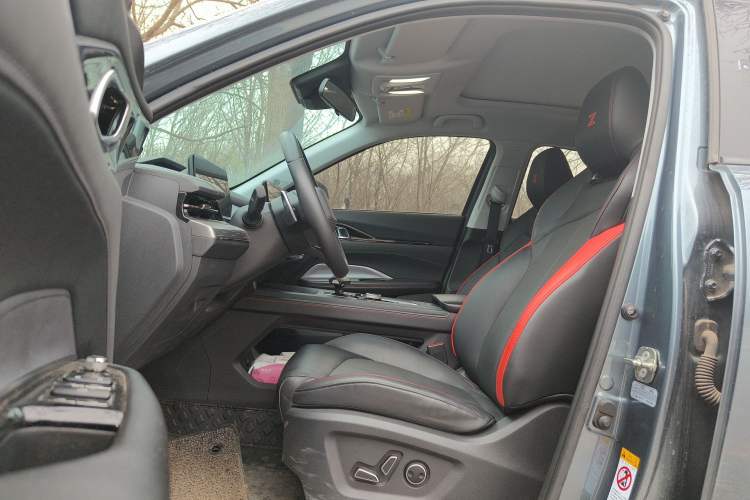 Used CHANGAN OSHAN Z6 2022 Blue Whale 1.5T DCT Smart Edition Urban Version Left Front Seat