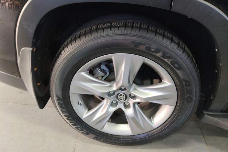 Used Toyota Highlander 2021 2.0T Four-Wheel Drive Luxury Edition 7 Seats Right Rear Wheel Hub