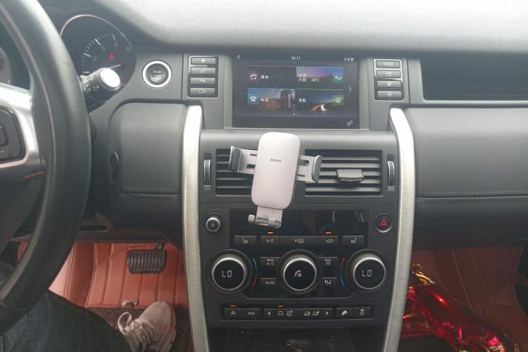 Used Land Rover Discovery Sport 2016 2.0T HSE Audio And AC Panel